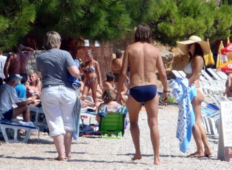 Severina blistala u bijelom badiću