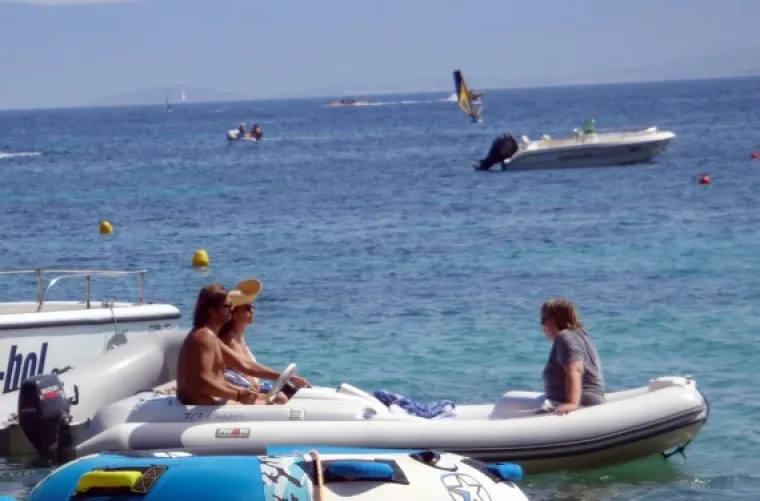 Severina blistala u bijelom badiću
