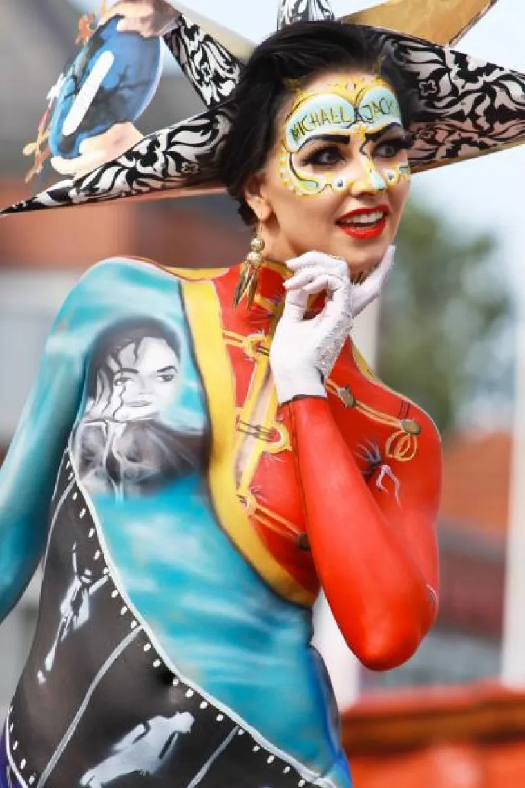 Obojana gola ženska tijela promovirala grad