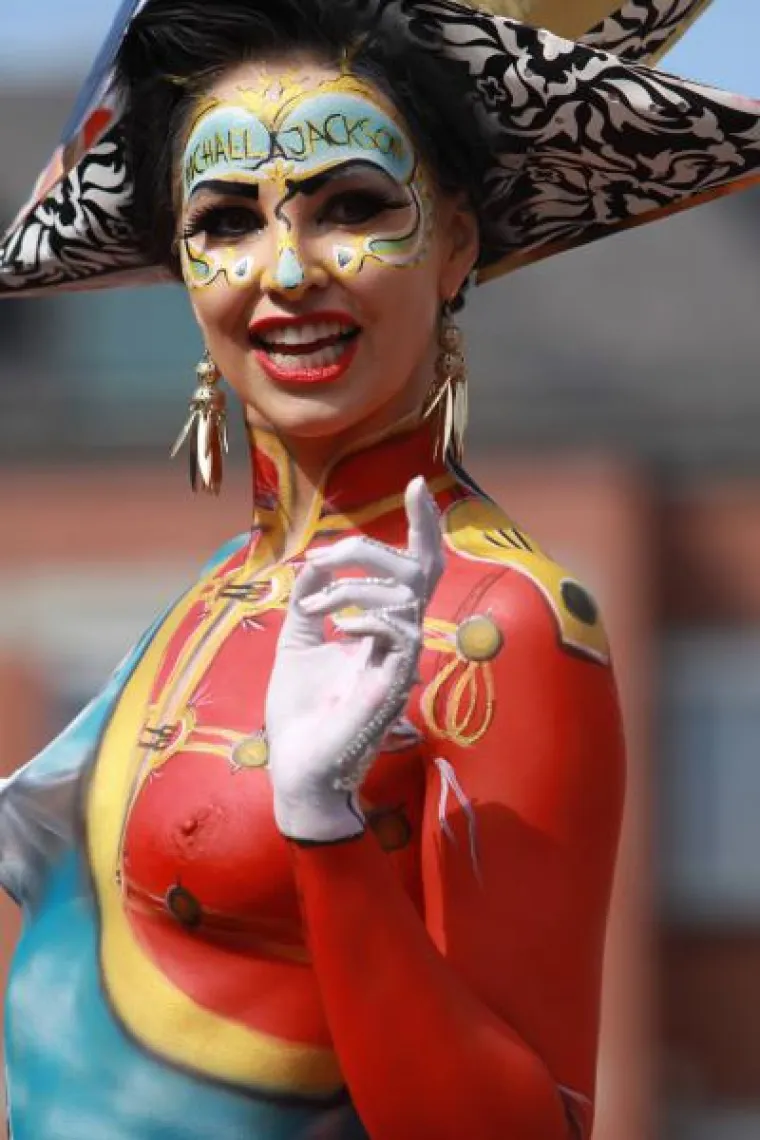 Obojana gola ženska tijela promovirala grad