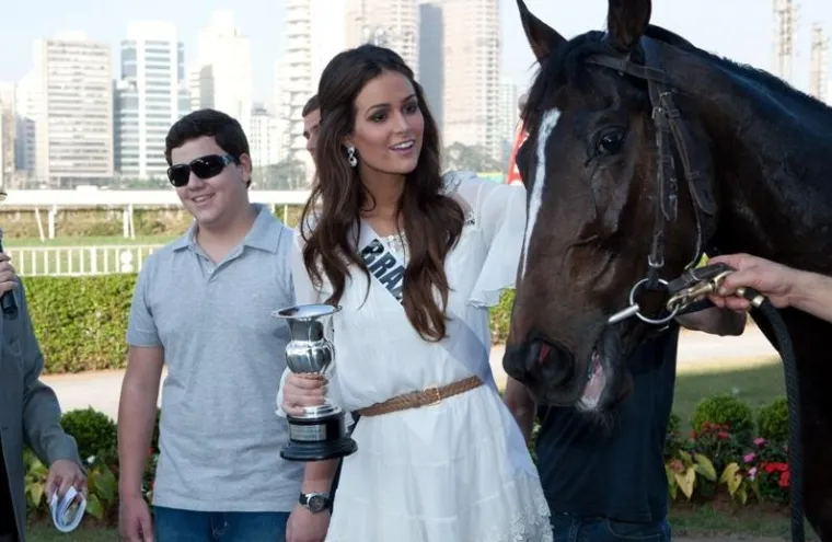 Prelijepe misice se oku&scaron;ale u plesu i kuhanju