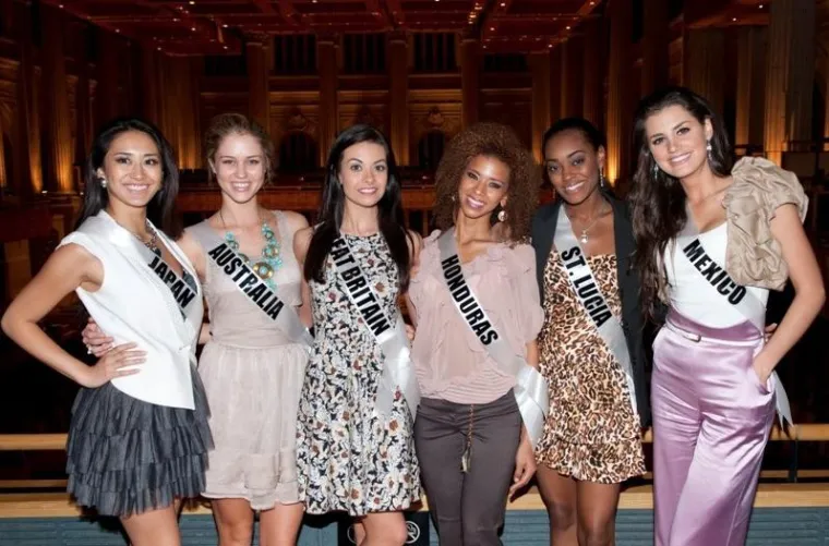 Prelijepe misice se oku&scaron;ale u plesu i kuhanju