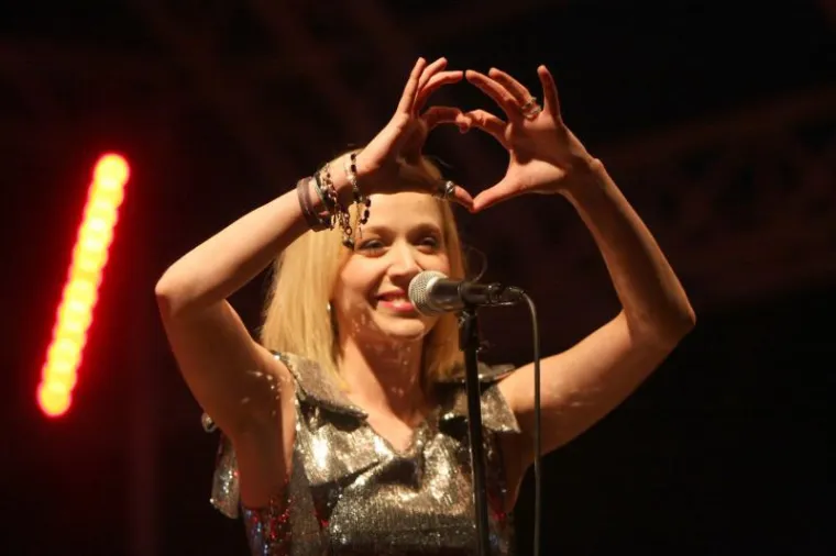 Jelena Rozga uz pivu se malo previše opustila