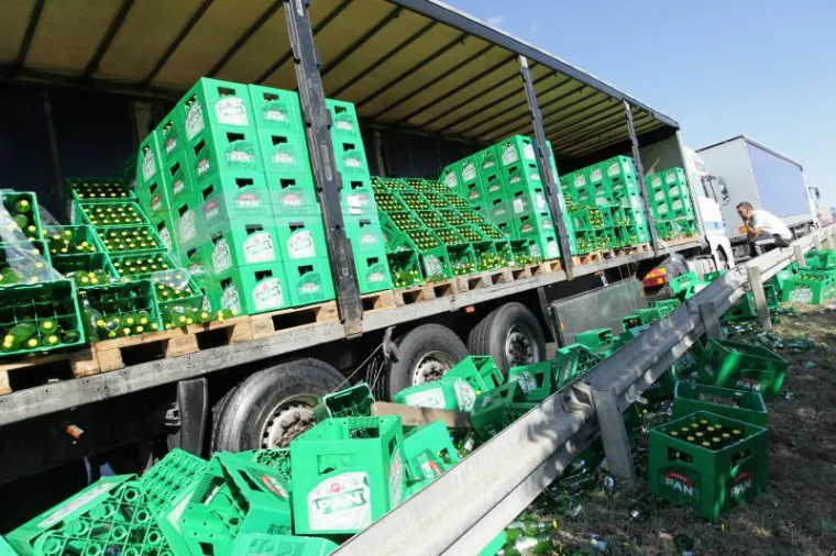 Prevrnuo se kamion pun Radlera