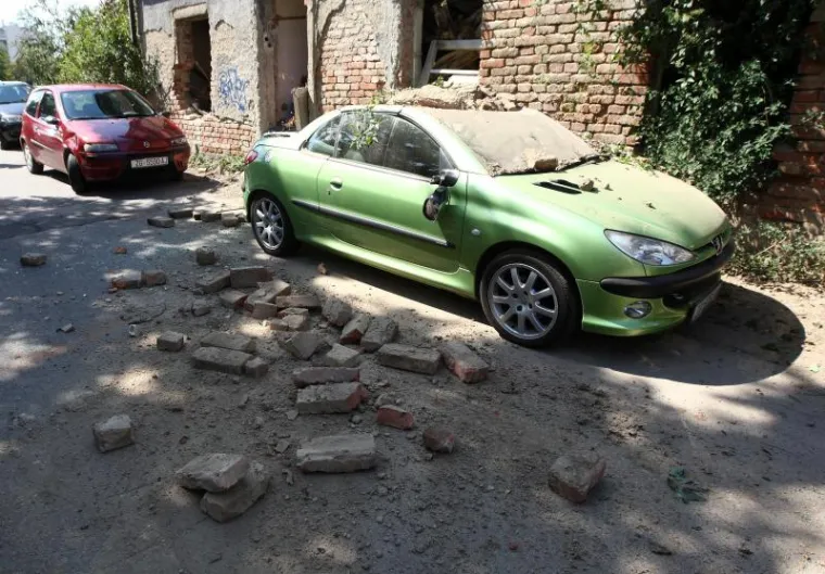 Napu&scaron;tena kuća rasturila Peugeot