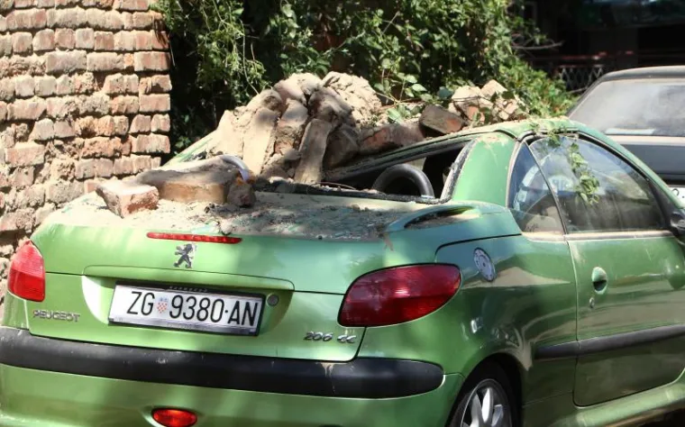 Napu&scaron;tena kuća rasturila Peugeot