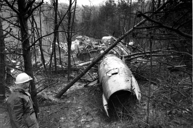 Zrakoplov DC-9 pao je 15. studenog 1970. kod gradića Kenova u američkoj saveznoj državi West Virginia. Poginulo je svih 75 putnika, među kojima i 26 članova momčadi sveučili&scaron;ta Marshall.