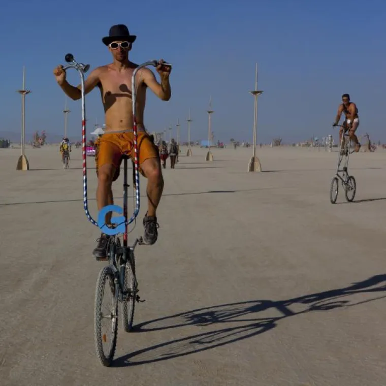 Skidaju se goli u ime hedonizma