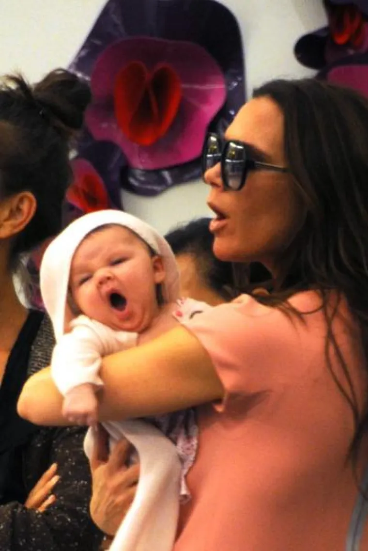 Mala Beckhamova odmalena prati trendove