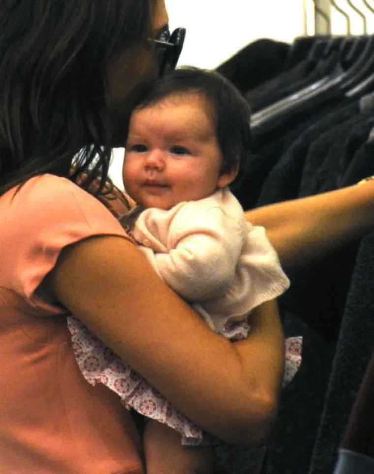 Mala Beckhamova odmalena prati trendove