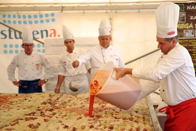 Skuhali sarmu dugu 1000 metara