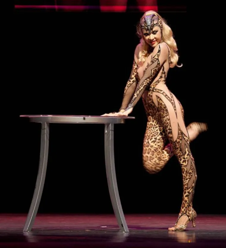 Seksi sporta&scaron;ice pro&scaron;etale modnom pistom