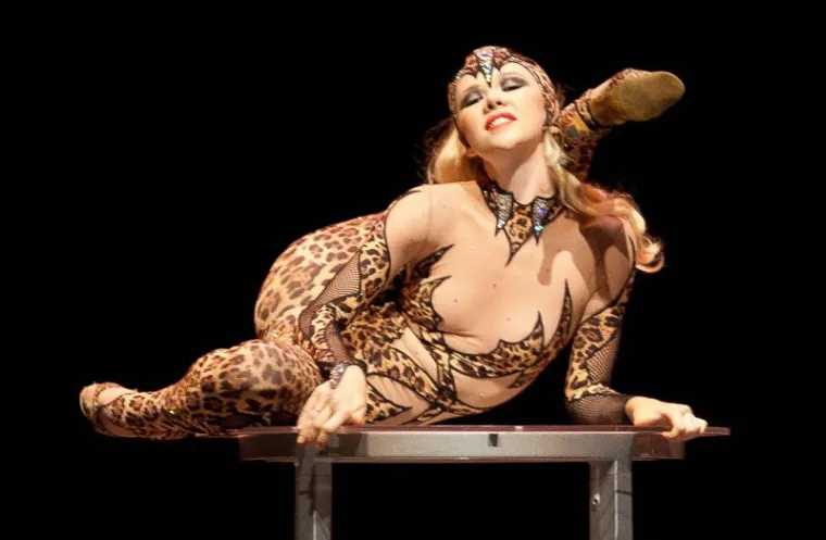 Seksi sporta&scaron;ice pro&scaron;etale modnom pistom