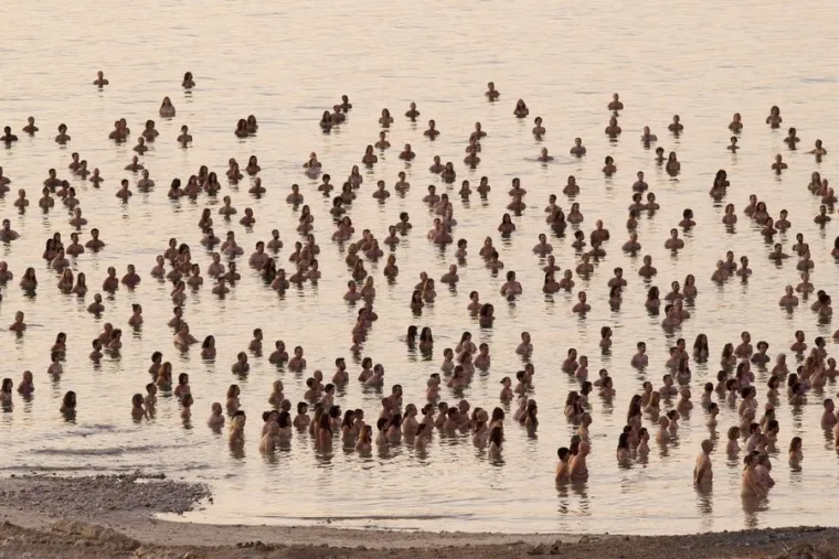 Golaći zaplivali Mrtvim morem