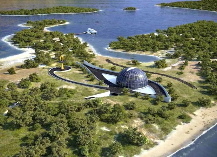 Vi&scaron;ekatna je kupola uokvirena čeličnim gredama koje drže staklene ploče, čime je omogućena dovoljna količina svjetlosti diljem cijele godine.