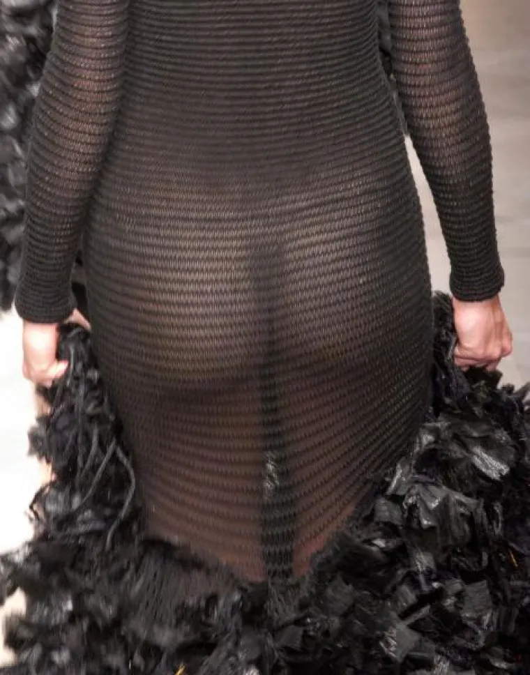 Gola guza postala zvijezda revije