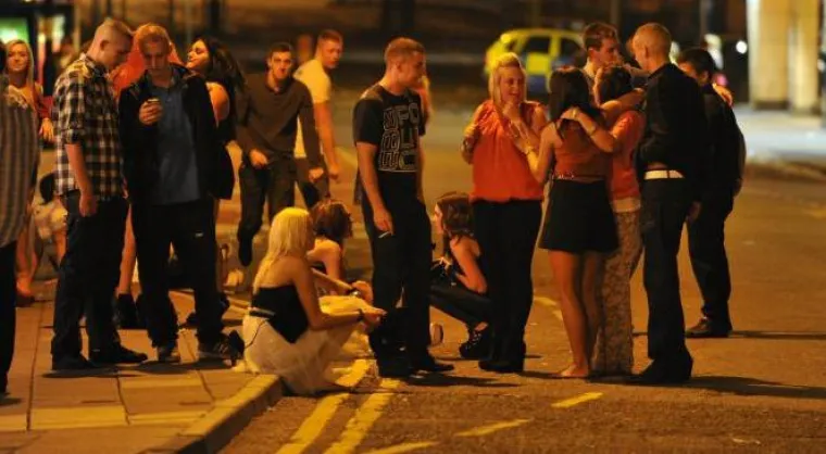 Razuzdani noćni izlazak britanske mladeži