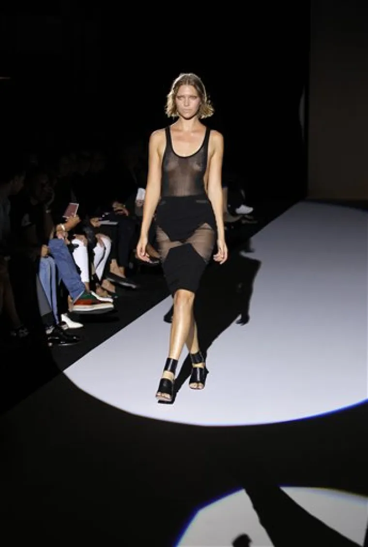 Lepr&scaron;ave kreacije oborile Pariz s nogu