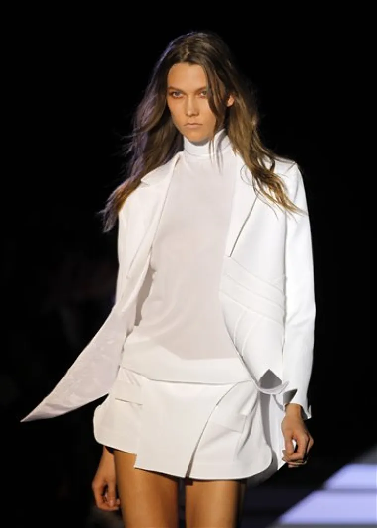 Lepr&scaron;ave kreacije oborile Pariz s nogu