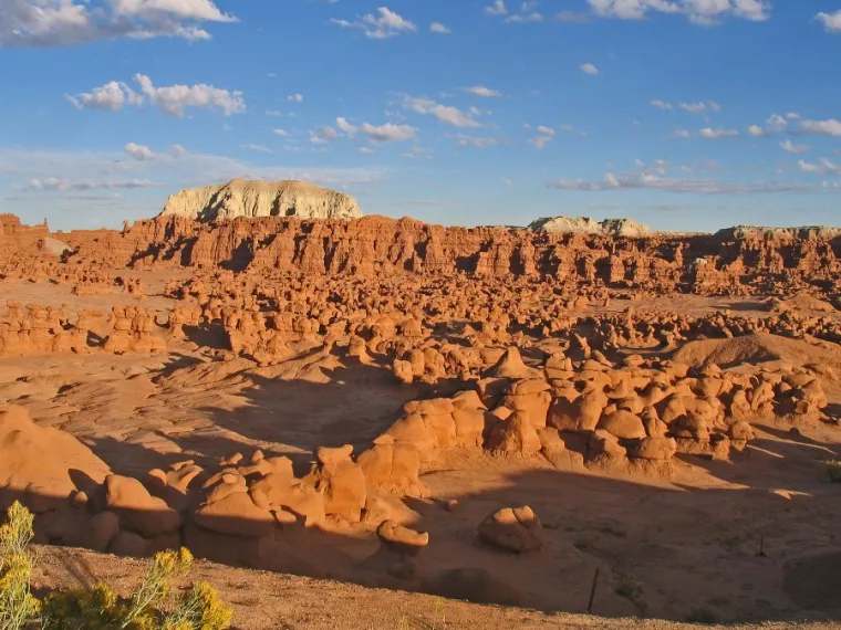 Na jugu američke države Utah izdiže se stjenovit park okružen kanjonima, no ovaj je poseban jer u njemu stijene izgledaju kao maleni goblini ili gljive.