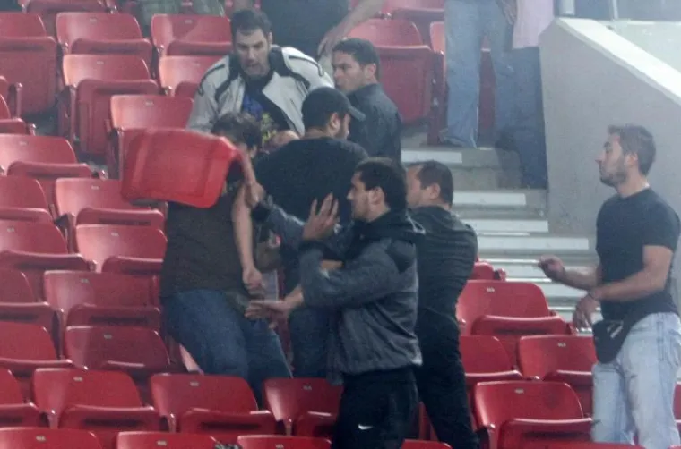 Dvoje djece pretučeno, jedan navijač ostao bez prsta