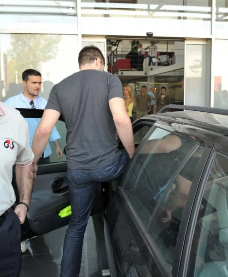 Pobješnjeli Nemeš se autom zaletio u zgradu