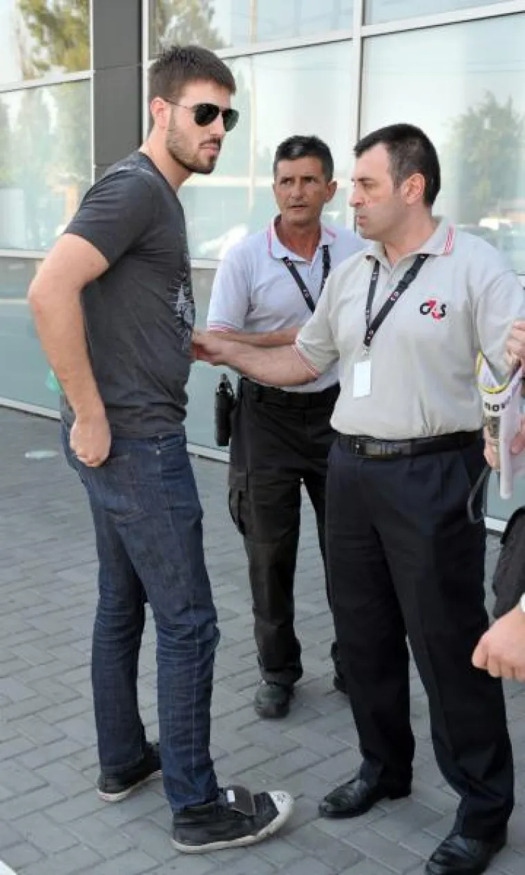 Pobješnjeli Nemeš se autom zaletio u zgradu