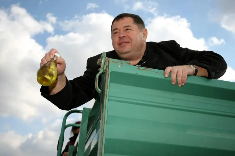 Ministar popio rakiju za radnike Đakov&scaron;tine