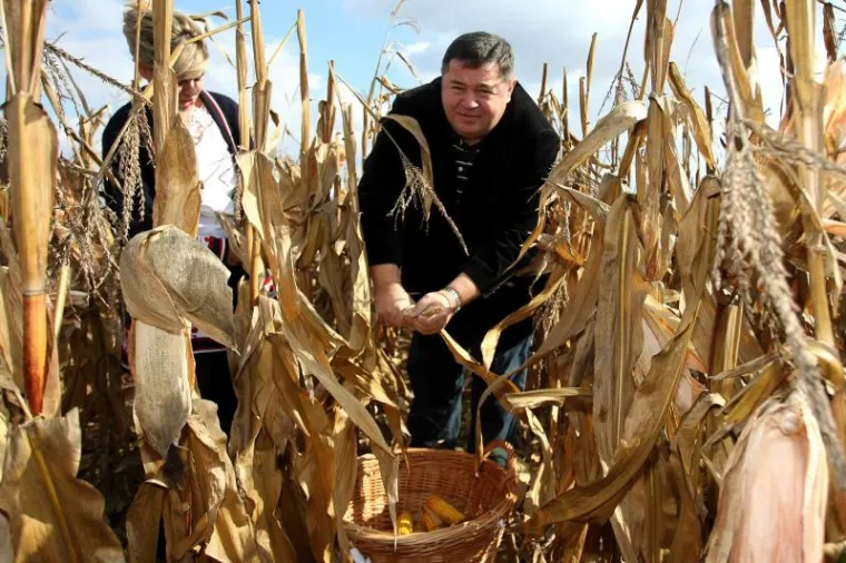 Ministar popio rakiju za radnike Đakov&scaron;tine