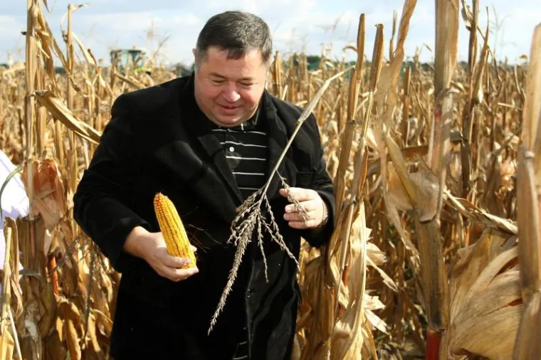 Ministar popio rakiju za radnike Đakov&scaron;tine