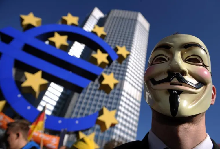 Berlinčani se također nisu dali otjerati te su prosvjedovali ispred zgrade parlamenta tražeći da vlast služi narodu.