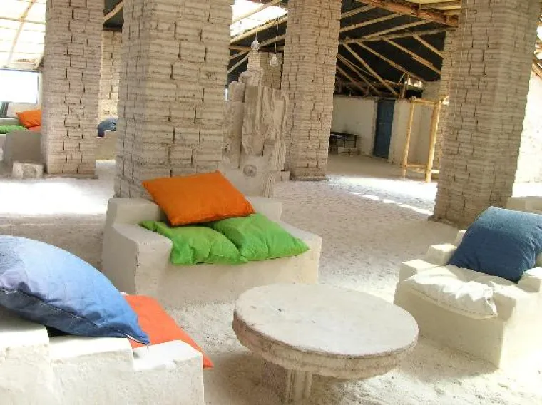 Neobičan hotel u sredini slane pustinje