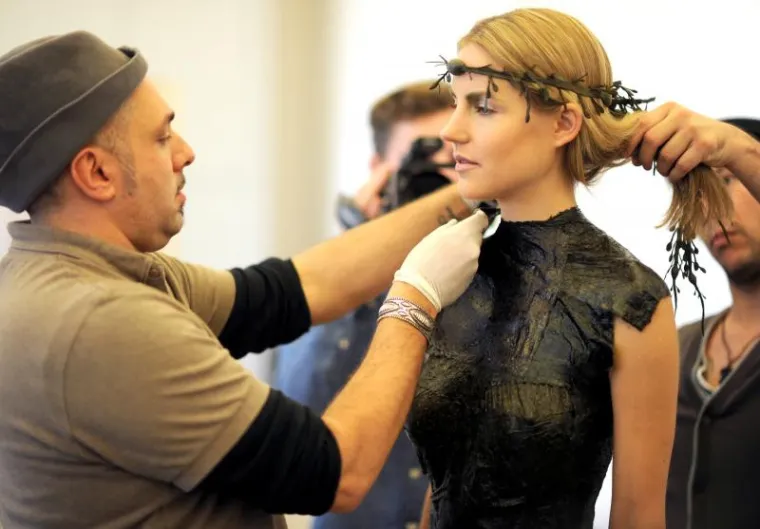 On je svoje modele odjenuo u lignje, hobotnice, morske trave i čokoladu.