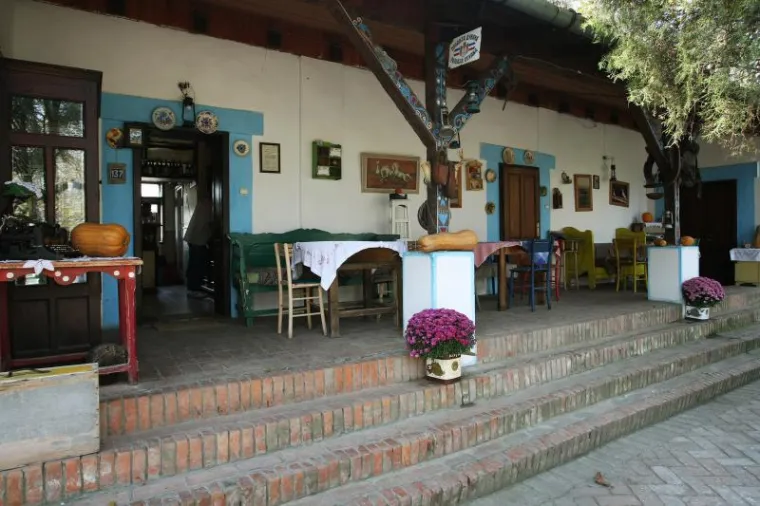 Restoran Sala&scaron; 137 na Čenejskoj cesti u blizini Novog Sada omiljeno je mjesto Severine Vucković i njenog zaručnika Milana Popovića, na kojem redovno ručaju i večeraju.