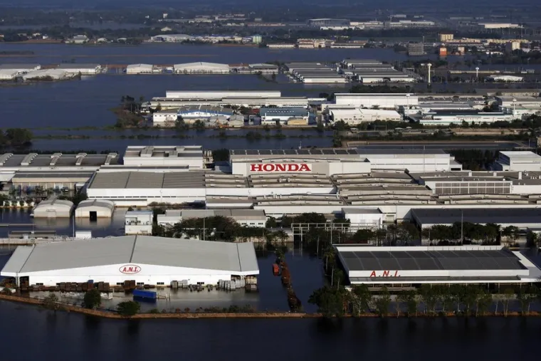 Tisuće skupocjenih Hondi nestale pod vodom