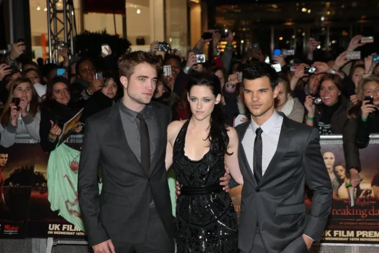 Slavni vampiri i vukodlaci poharali London