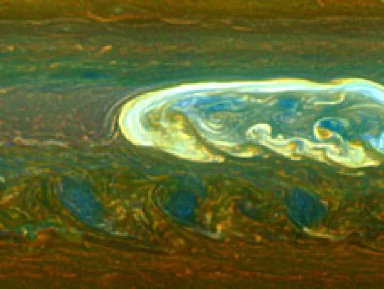 Spektakularna svemirska oluja na Saturnu