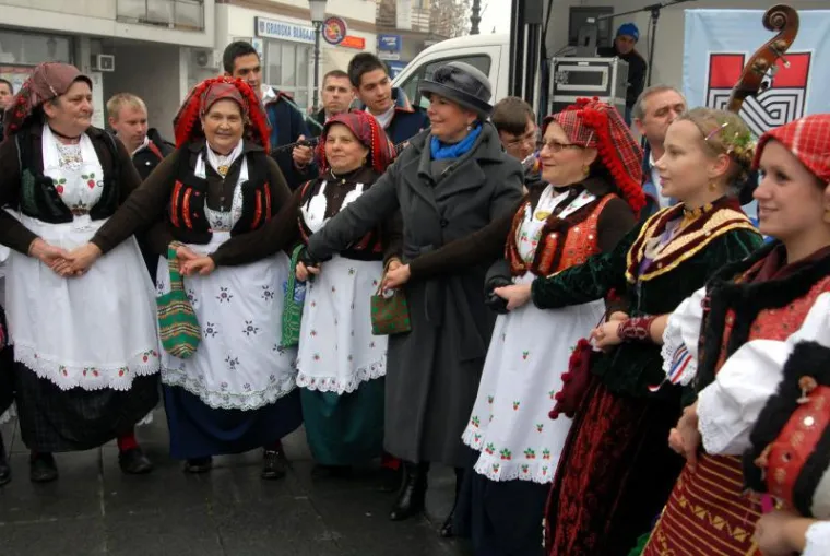 Kosor zaplesala bećarac sa sna&scaron;ama