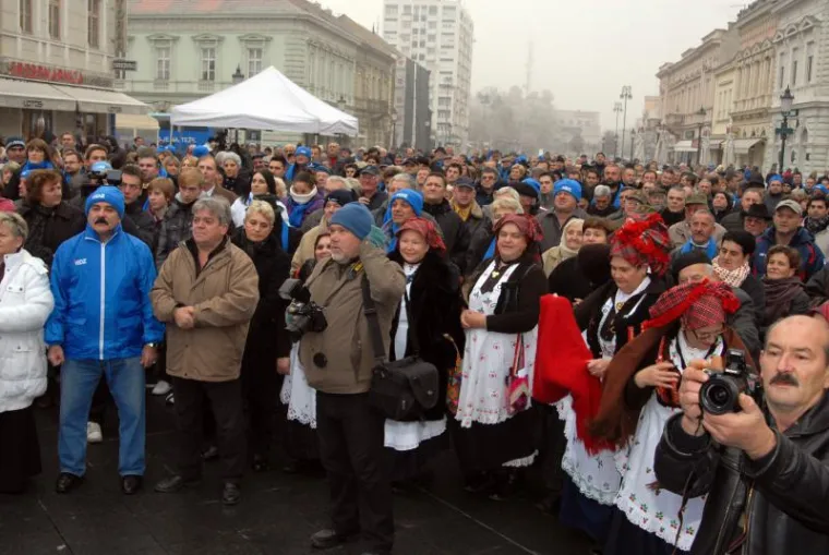 Kosor zaplesala bećarac sa sna&scaron;ama