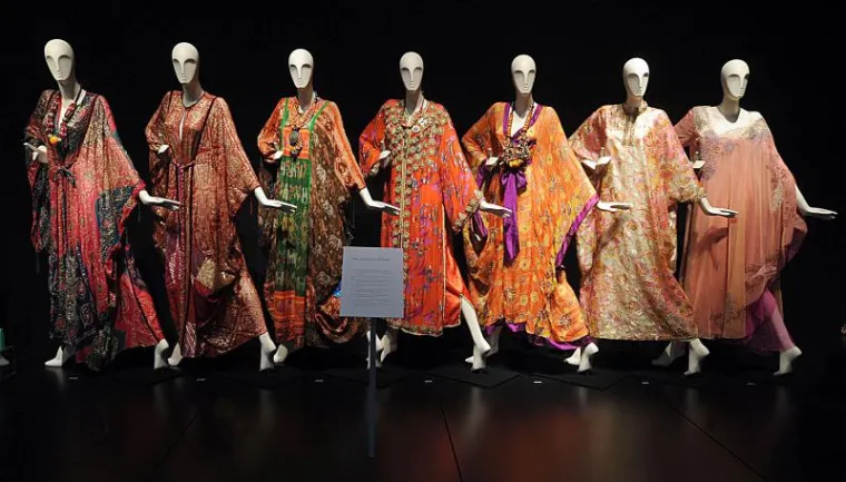 Predmeti koji su pripadali slavnoj glumici bit će izloženi na dva kata. Među njima će se naći i dijamantni prsten koji joj je u svibnju 1968. poklonio njezin tadašnji suprug, glumac Richard Burton. Prsten je kupljen za 305.000 dolara, a danas se njegova vrijednost procjenjuje na čak 2,5 do 3,5 milijuna dolara.