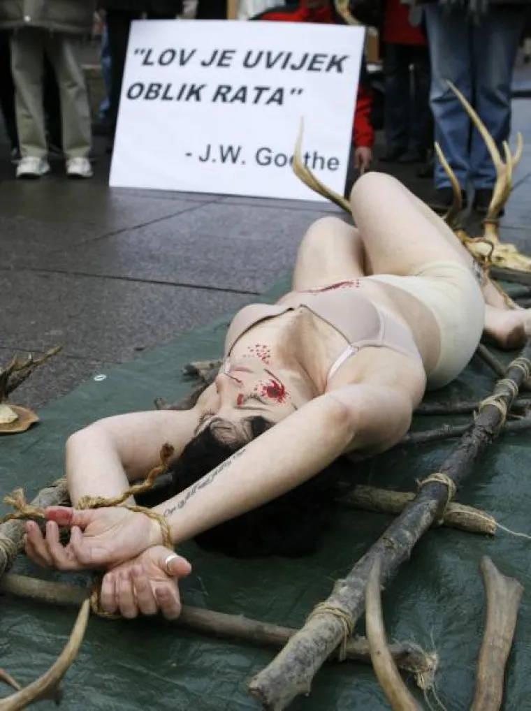 Goli&scaron;avi performans u centru Zagreba