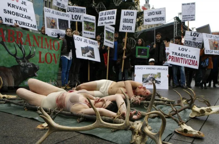 Goli&scaron;avi performans u centru Zagreba