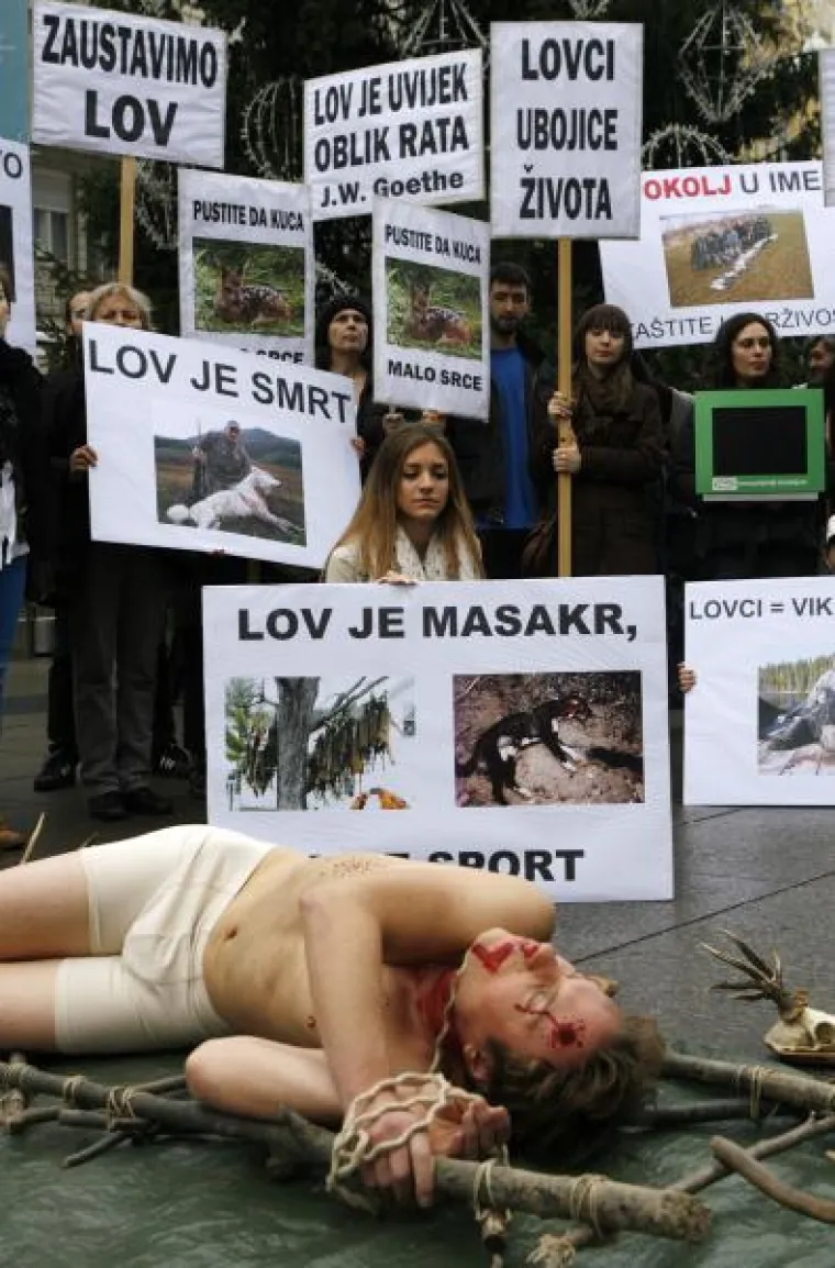 Goli&scaron;avi performans u centru Zagreba