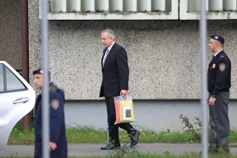 Ivo Sanader iza&scaron;ao iz Remetinca!