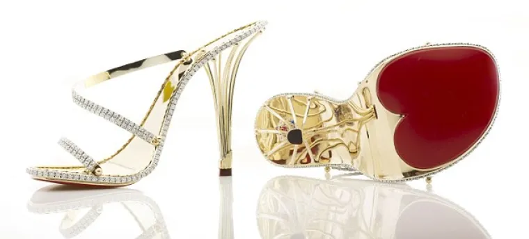 Žene nikada ne mogu odoljeti cipelama, pa se na ovoj listi prona&scaron;ao i jedan par vrijedan 140.000 dolara. Svaka je &scaron;tikla napravljena od čistog zlata te ukra&scaron;ena s vi&scaron;e od 2.200 dijamanata.