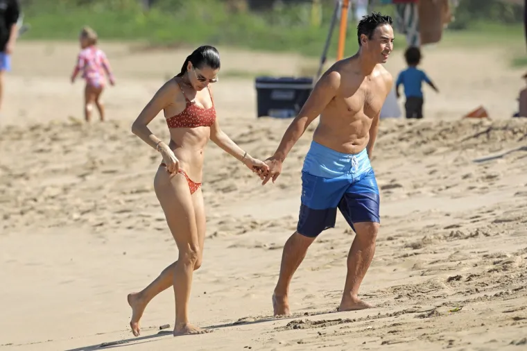 Viktorijina anđelica Alessandra Ambrosio snimljena kako izmjenjuje nježnosti s dečkom