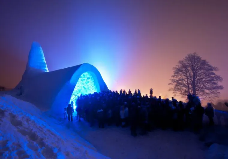 Čudesna crkva od leda i snijega