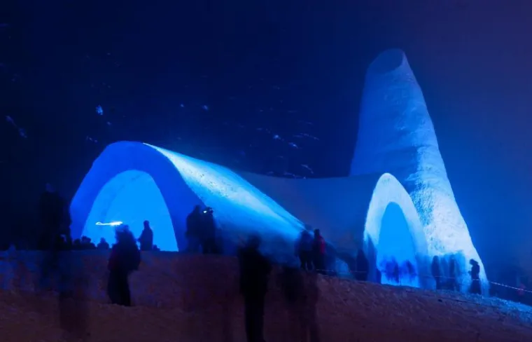 Čudesna crkva od leda i snijega