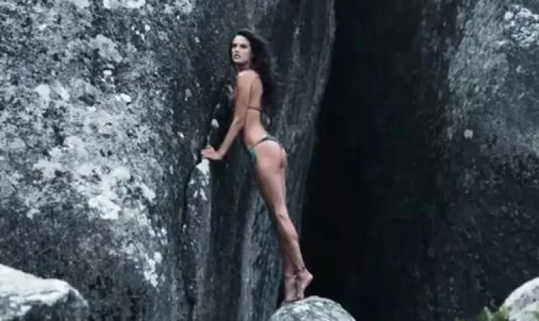 Seksi trudnica fanovima pripremila pravu poslasticu