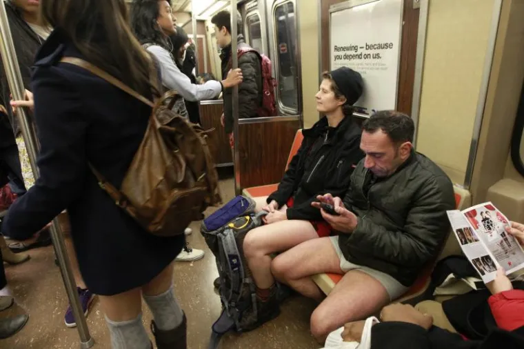 'Gologuzi' putnici okupirali ulice diljem svijeta